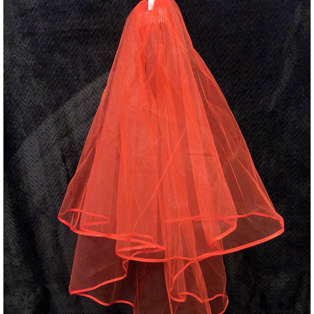 💕Red Bridal Wedding Veil. Two tiers.  Elaquent.